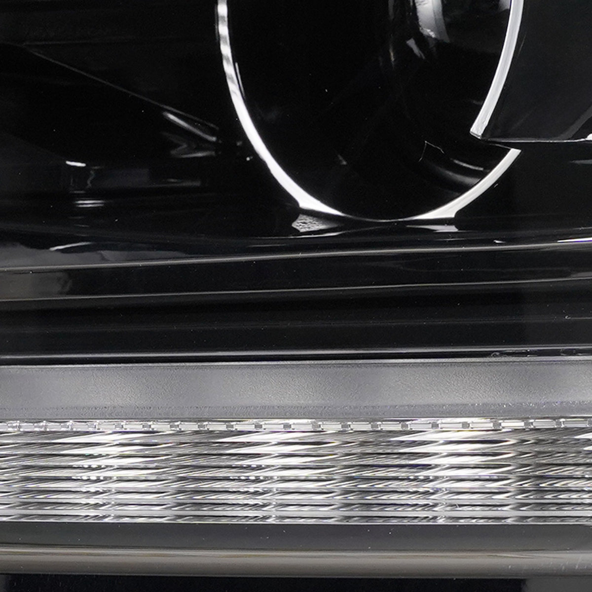 Hid headlight reflector close-up for 2016-2018 Chevy Silverado 1500