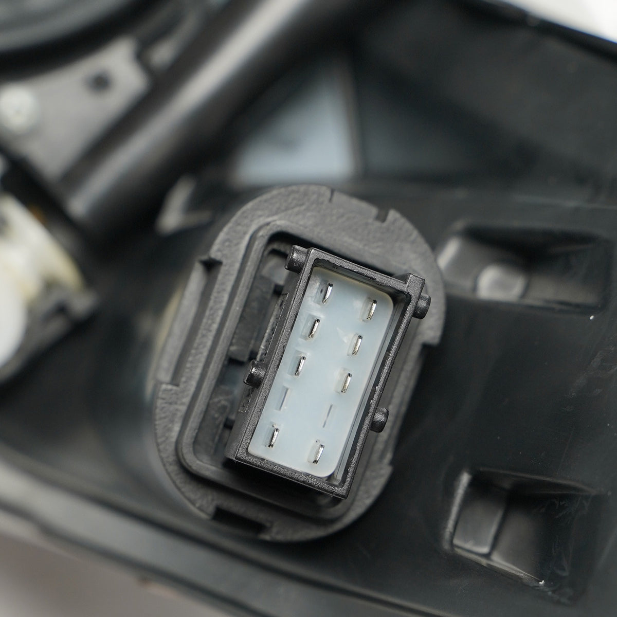 Right HID headlight lens close-up for 2013-2017 Cadillac XTS