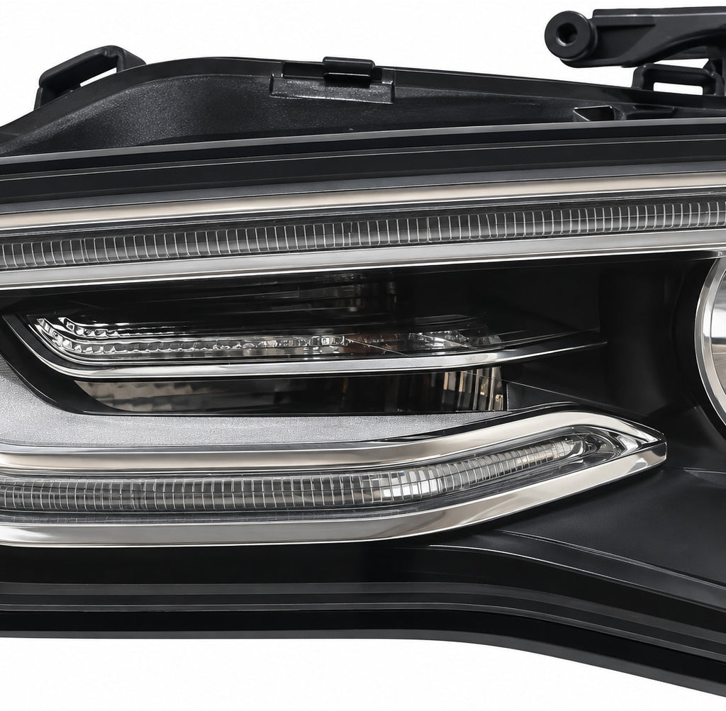 Right HID headlight lens close-up for 2013-2017 Audi A5