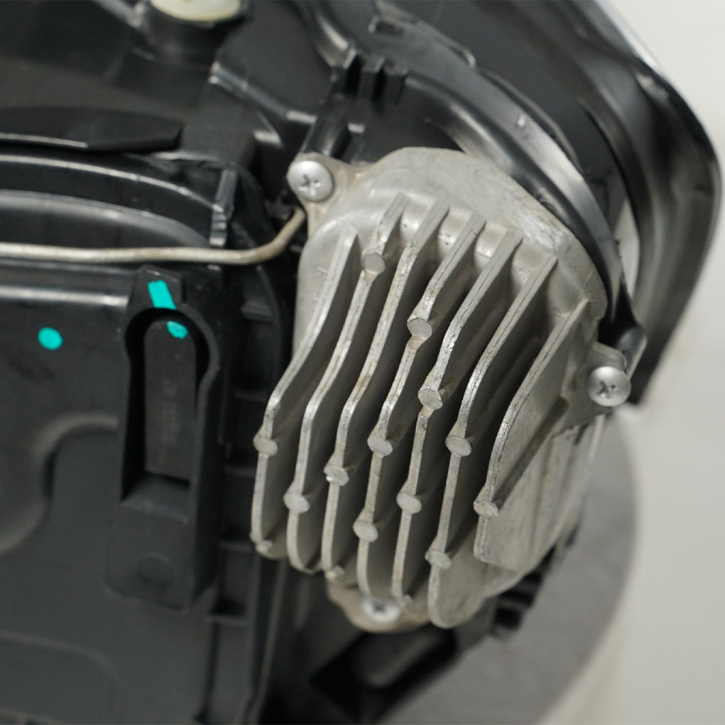 Hid headlight connector close-up for 2013-2017 Audi Q5