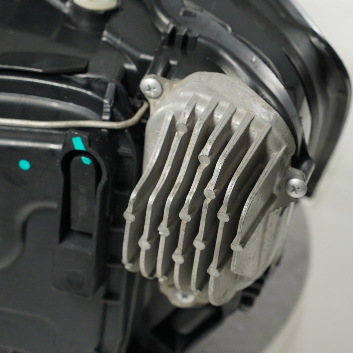Hid headlight connector close-up for 2013-2017 Audi Q5