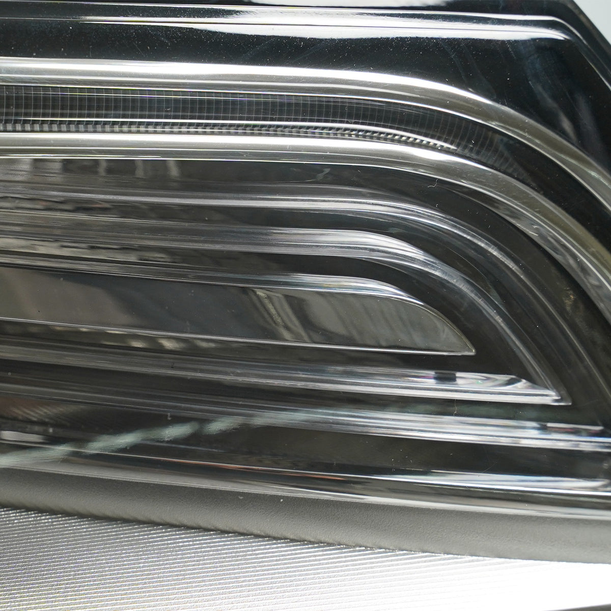 Hid headlight adjuster close-up for 2013-2017 Audi Q5