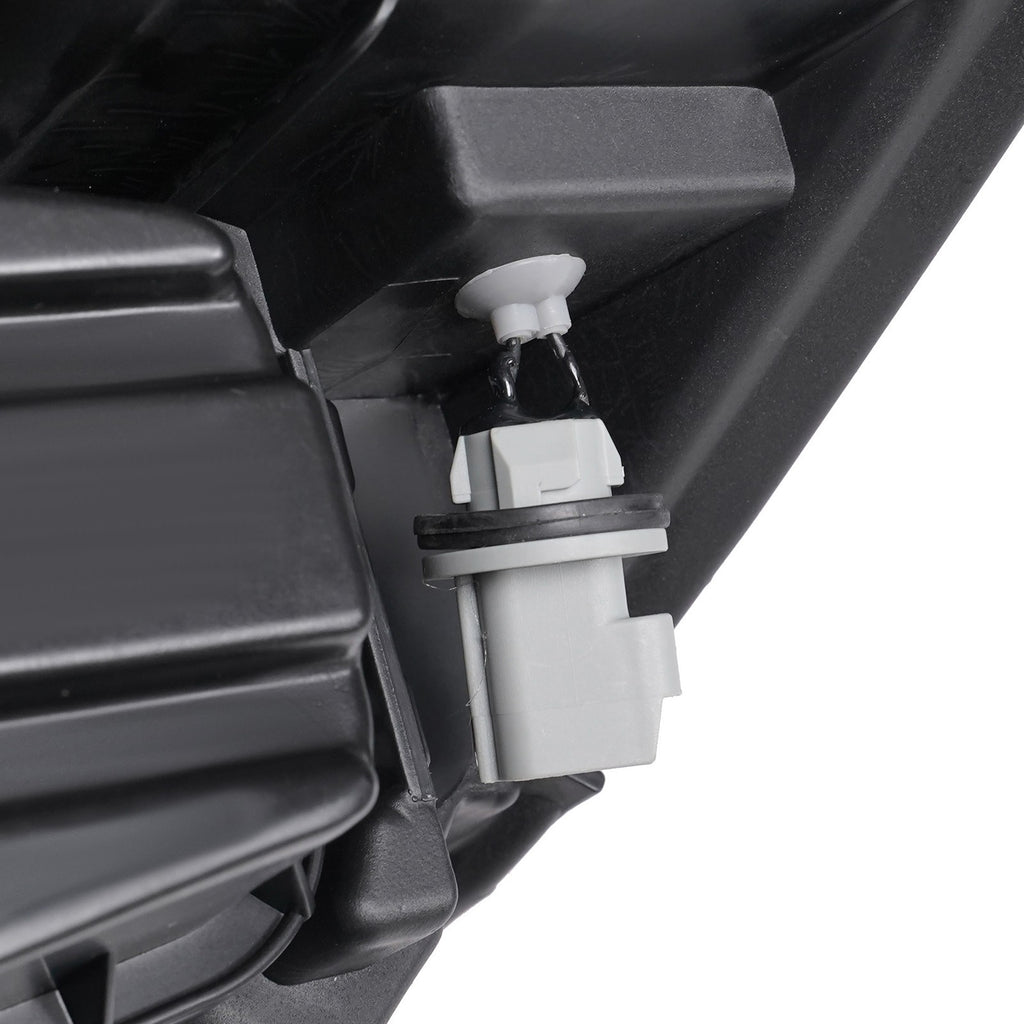 Halogen headlight turn signal close-up for 2013-2016 Ford Escape