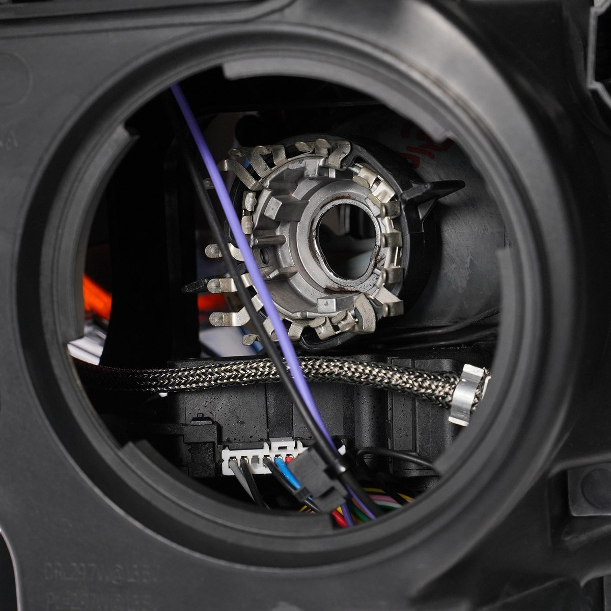 Hid headlight connector close-up for 2013-2017 Buick Enclave