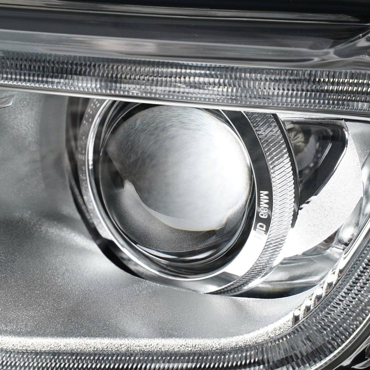 Hid headlight reflector close-up for 2014-2016 Jeep Grand Cherokee