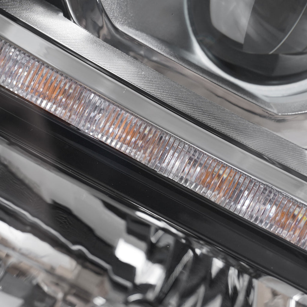 Halogen projector headlight turn signal close-up for 2015-2020 Chevy Tahoe