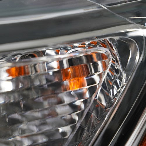 Hid headlight turn signal close-up for 2010-2019 Lincoln MKT