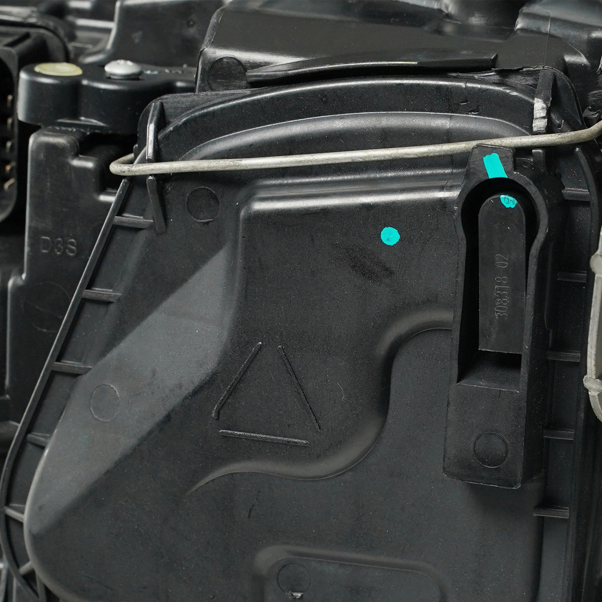 Hid headlight back housing close-up for 2013-2017 Audi Q5