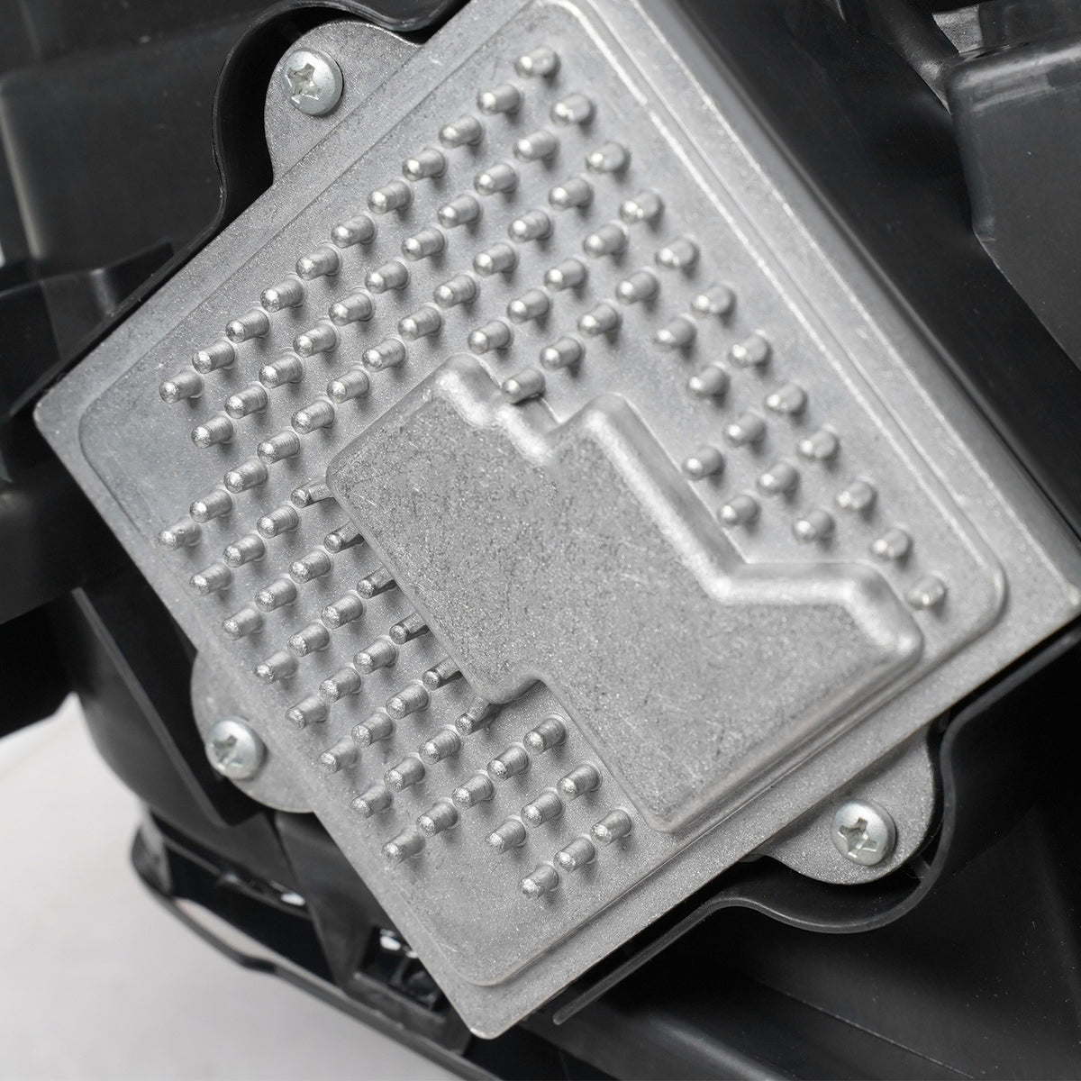 Hid headlight inner detail close-up for 2014-2016 Jeep Grand Cherokee