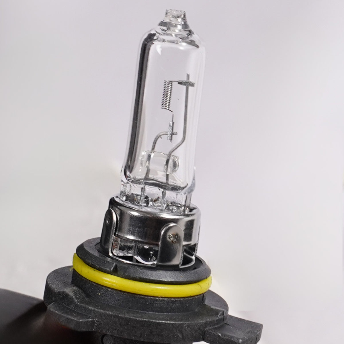 HIR2 bulb close-up diagram for 2013-2014 Ford Taurus headlights