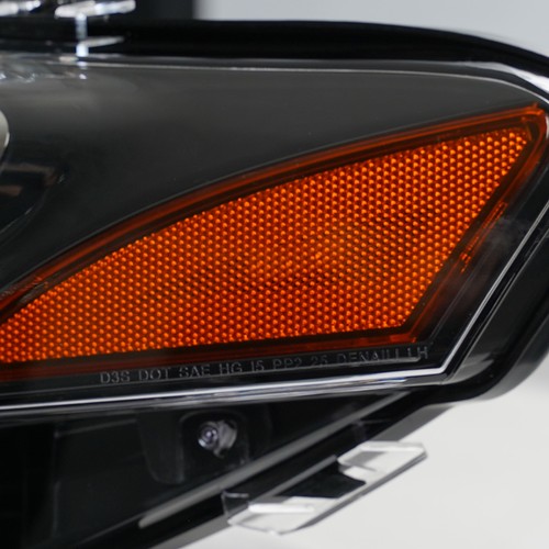 Hid headlight bezel close-up for 2010-2019 Lincoln MKT