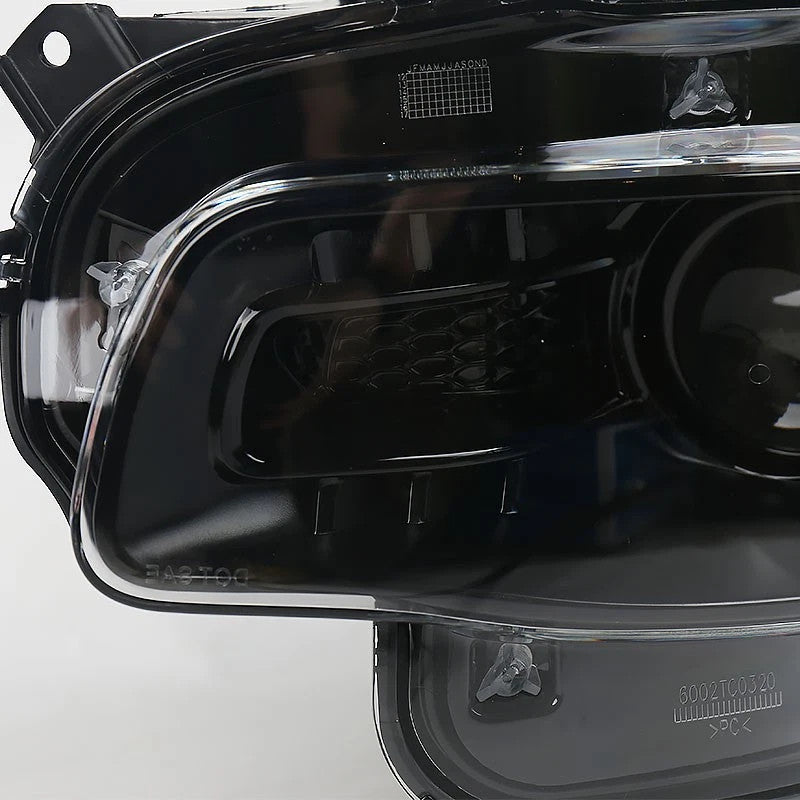 Hid headlight inner detail close-up for 2014-2018 Jeep Cherokee